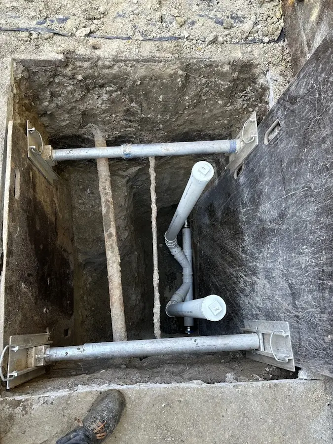 Experienced plumber completing Drain Cleaning work in Calistoga